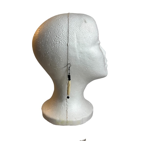 Bone Beaded Earrings Black and White Carved Hairpipe Native American Dangle - Picture 3 of 3